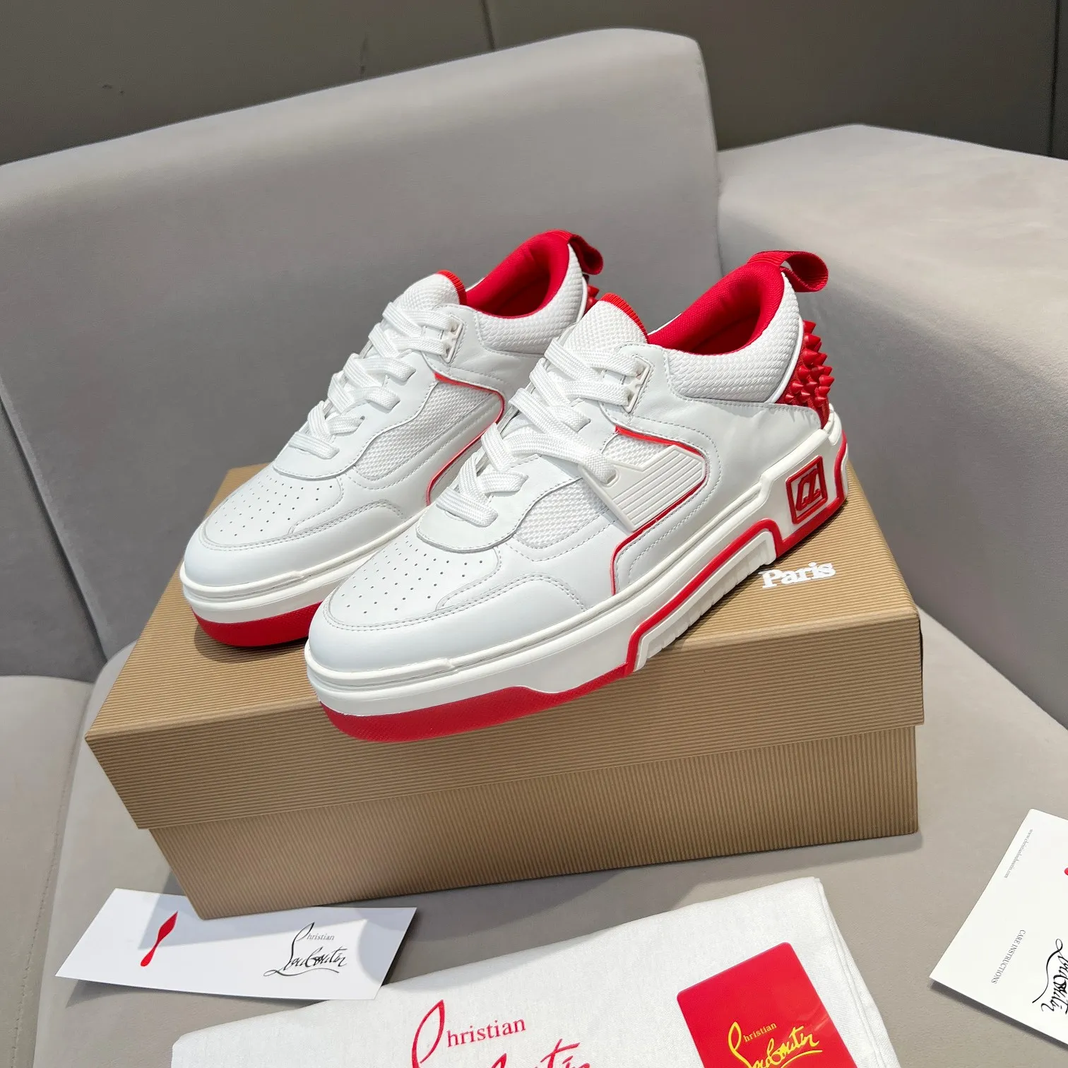 Men's shoes 💰700 🌹🌹🌹̋ Wang Junkai Yang Mi Xu Kai Zhang Jingyi Ding Chengxin Chen Muchi Wang Ziyi Same style Christian Louboutin 2024 [New product] ASTROLOUBI unisex thick-soled sports shoes red-soled shoes perfectly integrate fashion and sports, The fabrics are made of luxurious calfskin, soft suede, smooth satin and laminated leather, and the back is decorated with classic rivets. The interior is blended with a knitted tongue for added durability, breathability and quick-drying comfort. The outsole is made of a combination of EVA foam and imported rubber, and the colorful CL iconic letters on the side of the outsole show the brand's unique style. It is a ceiling-level comfortable skate shoe! ! ! Available in multiple colors, women’s sizes 35–40, men’s sizes 39–45